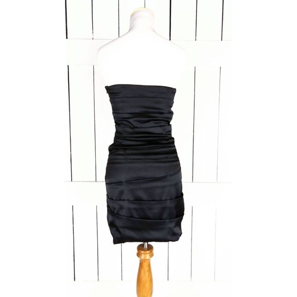 Black satin fitted strapless evening dress - Picture 4 of 4